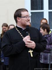 Учебный год в воскресной школе Покровского собора начался с литургии и линейки