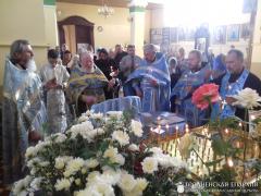 Цветок на могилу покойного Данещика Юрия Евгеньевича