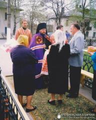 Цветок на могилу покойного Данещика Юрия Евгеньевича
