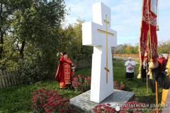В поселке Зельва освятили новосооруженный поклонный крест