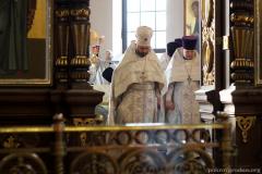 В день памяти своего небесного покровителя архиепископ Артемий возглавил литургию в Покровском соборе