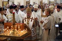 В день памяти своего небесного покровителя архиепископ Артемий возглавил литургию в Покровском соборе
