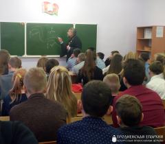 Священник провел беседу с учащимися школы №2 города Скидель