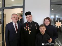 Благочинному Зельвенского округа вручили диплом доктора теологии