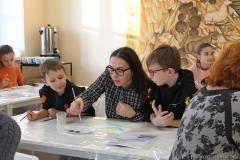 Творческие мастер-классы прошли в воскресной школе Покровского собора