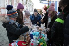 Предрождественскую ярмарку организовали в воскресной школе Покровского собора