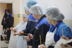 Чин великого освящение воды в первые минуты Крещенского сочельника в цеху розлива минеральной воды в д. Поречье совершил священник Покровского собора