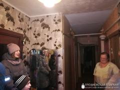 Молодежь храма поселка Красносельский поздравила прихожан с Рождеством Христовым