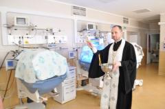 Священник провел встречу с сотрудниками Гродненского областного клинического перинатального центра