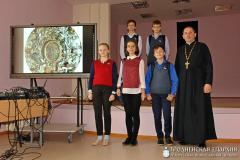 Сустрэча святара з навучэнцамі гімназіі г. Шчучына