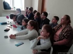 Фильм о помощи детям Африки показали воспитанникам воскресной школы Покровского собора