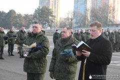 Руководитель военного отдела освятил хоругвь в В/Ч 05733