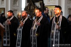 Архиепископ Артемий совершил повечерие с чтением Великого канона в Покровском соборе