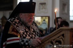 Архиепископ Артемий совершил повечерие с чтением Великого канона в Покровском соборе