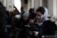 Архиепископ Артемий совершил повечерие с чтением Великого канона в Покровском соборе