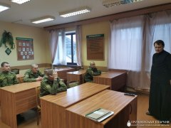 Священнослужитель встретился с военнослужащими пограничных застав