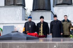 Духовенство Зельвенского благочиния приняло участие в акции по забору земли с мест воинских захоронений