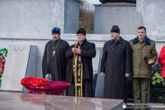 Духовенство Зельвенского благочиния приняло участие в акции по забору земли с мест воинских захоронений