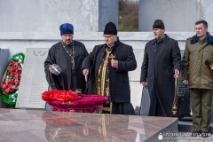 Духовенство Зельвенского благочиния приняло участие в акции по забору земли с мест воинских захоронений