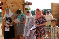 Закладка камня в основание малого деревянного храма в Погоранах