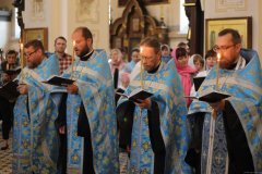Архиепископ Артемий возглавил в Покровском соборе акафист Пресвятой Богородице в день сугубой молитвы за Беларусь