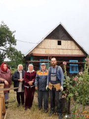Прихожане и настоятель храма деревни Горностаевичи оказали помощь в проведении ремонта дома