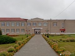 Священник посетил линейку в школе деревни Деречин