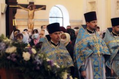 В Праздник Покрова Пресвятой Богородицы митрополит Вениамин возглавил литургию в Покровском соборе 