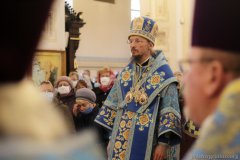 В Праздник Покрова Пресвятой Богородицы митрополит Вениамин возглавил литургию в Покровском соборе 