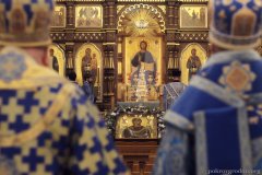 В Праздник Покрова Пресвятой Богородицы митрополит Вениамин возглавил литургию в Покровском соборе 