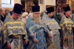 В Праздник Покрова Пресвятой Богородицы митрополит Вениамин возглавил литургию в Покровском соборе 
