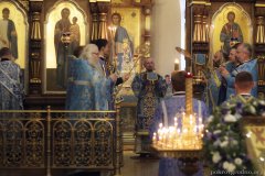 В Праздник Покрова Пресвятой Богородицы митрополит Вениамин возглавил литургию в Покровском соборе 