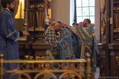 В Праздник Покрова Пресвятой Богородицы митрополит Вениамин возглавил литургию в Покровском соборе 