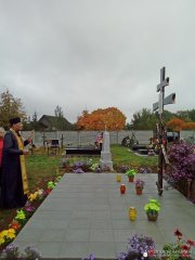 Освящение надгробного креста на сельском кладбище агрогородка Озеры