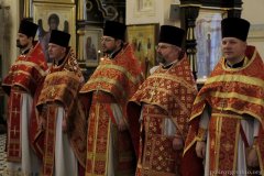 В день памяти своего небесного покровителя архиепископ Артемий возглавил литургию в Покровском соборе