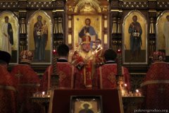 В день памяти своего небесного покровителя архиепископ Артемий возглавил литургию в Покровском соборе