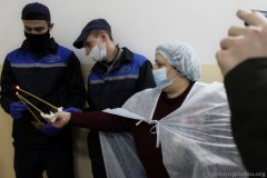 Чин великого освящение воды в первые минуты Крещенского сочельника в цеху розлива минеральной воды в д. Поречье совершил клирик Покровского собора Чин великого освящение воды в первые минуты Крещенского сочельника в цеху розлива минеральной воды в д. Поречье совершил клирик Покровского собора