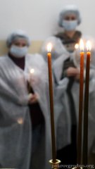 Чин великого освящение воды в первые минуты Крещенского сочельника в цеху розлива минеральной воды в д. Поречье совершил клирик Покровского собора Чин великого освящение воды в первые минуты Крещенского сочельника в цеху розлива минеральной воды в д. Поречье совершил клирик Покровского собора