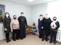 Рождественская встреча участников общества инвалидов города Мосты с настоятелем храма пророка Ильи Рождественская встреча участников общества инвалидов города Мосты с настоятелем храма пророка Ильи