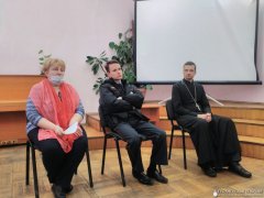 Священник провел беседу курсантами волковысского военно-патриотического клуба «Школа выживания» Священник провел беседу курсантами волковысского военно-патриотического клуба «Школа выживания»