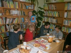 В Остринской горпоселковой библиотеке прошел круглый стол "Животворный источник православной книги" В Остринской горпоселковой библиотеке прошел круглый стол "Животворный источник православной книги"