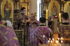 Архиепископ Артемий возглавил в Покровском соборе всенощное бдение с чином выноса Креста Архиепископ Артемий возглавил в Покровском соборе всенощное бдение с чином выноса Креста