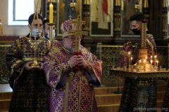 Архиепископ Артемий возглавил в Покровском соборе всенощное бдение с чином выноса Креста Архиепископ Артемий возглавил в Покровском соборе всенощное бдение с чином выноса Креста