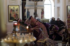 Архиепископ Артемий возглавил в Покровском соборе всенощное бдение с чином выноса Креста Архиепископ Артемий возглавил в Покровском соборе всенощное бдение с чином выноса Креста