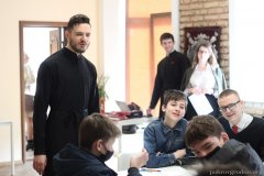 Интеллектуальную игру "Что? Где? Когда?" провели в воскресной школе Покровского собора