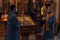 Архиепископ Артемий возглавил утреню с чтением Акафиста Пресвятой Богородице в Покровском соборе