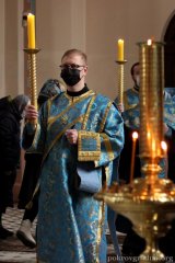Архиепископ Артемий возглавил утреню с чтением Акафиста Пресвятой Богородице в Покровском соборе