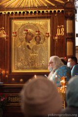 Архиепископ Артемий возглавил утреню с чтением Акафиста Пресвятой Богородице в Покровском соборе