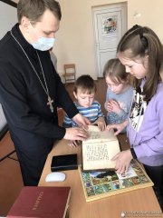 Настоятель храма поселка Сопоцкин провел мероприятие, посвященное Дню православной книги Настоятель храма поселка Сопоцкин провел мероприятие, посвященное Дню православной книги