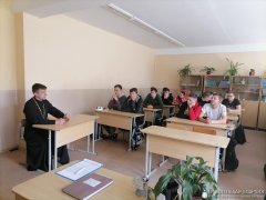 Внеклассное мероприятие в Скидельском лицее посетил священник